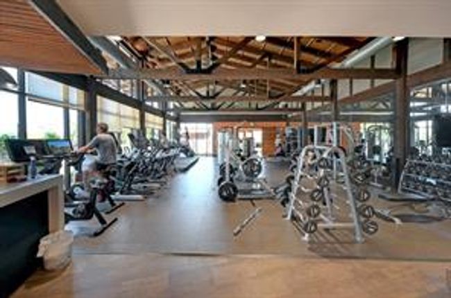Gym with vaulted ceiling | Image 4