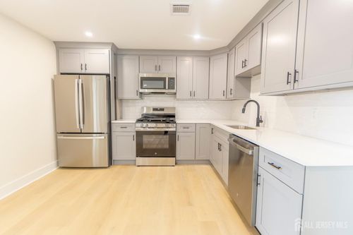 2-450 Packer Place, Perth Amboy, NJ, 08861 | Card Image