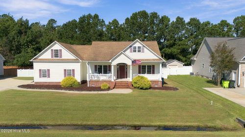 124 Mom Ln, New Bern, NC, 28562-5702 | Card Image