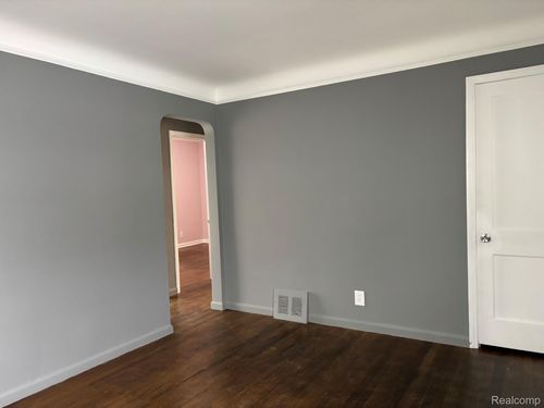 8149 Standard, Center Line, MI, 48015 | Card Image