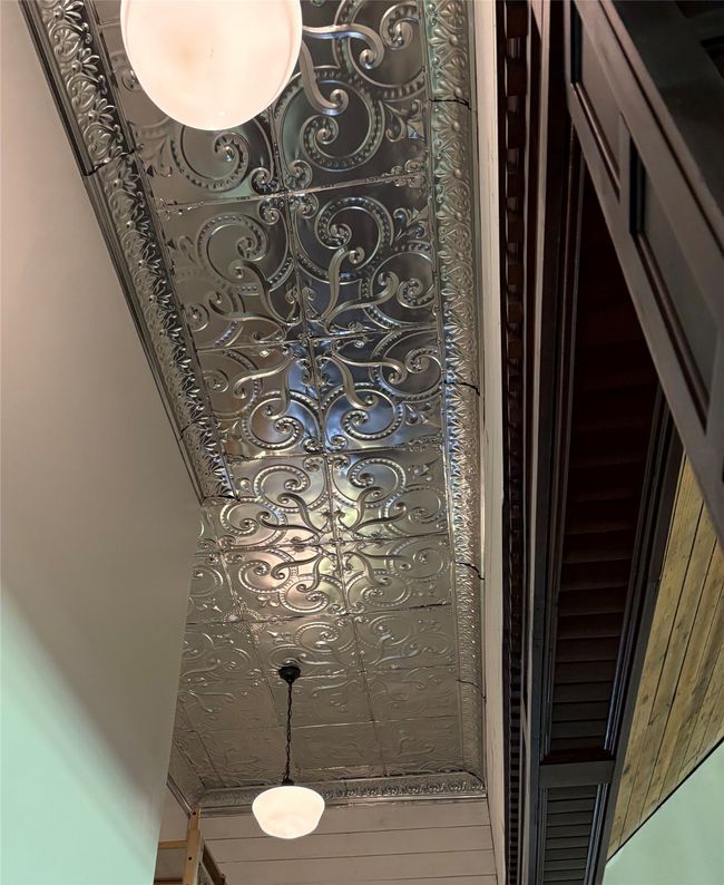 Detailed view of beverage cooler | Image 11