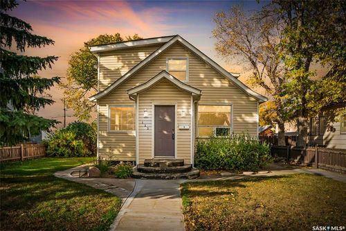 122 Lillooet St E, Moose Jaw, SK, S6H4S5 | Card Image