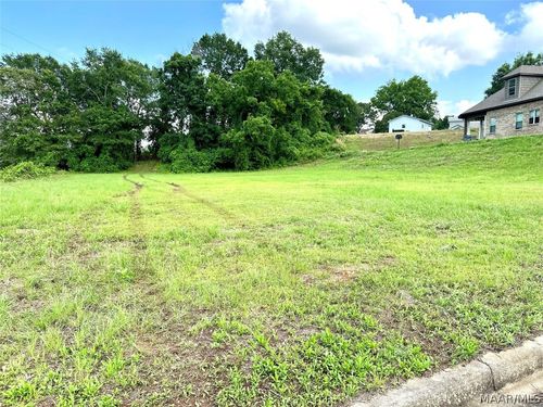 16 Riverhills Dr, Tallassee, AL, 36078-1333 | Card Image