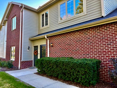 4864 S Forest Ridge Dr, New Berlin, WI, 53151-7491 | Card Image