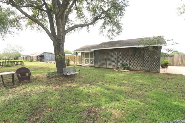 6359 Cooksey Rd, House other with 3 bedrooms, 2 bathrooms and null parking in Adkins TX | Image 12