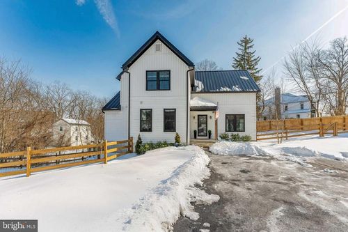 38 E 5th Ave, COLLEGEVILLE, PA, 19426-2302 | Card Image