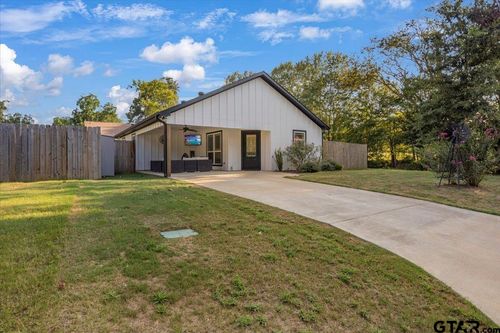 102 Hutto St, Troup, TX, 75789-2301 | Card Image