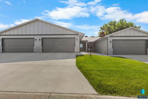 6405 W 6th Pl, Sioux Falls, SD, 57107-1632 | Card Image