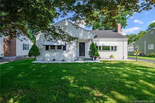 24 Sherwood Rd, West Hartford, CT, 06117-2738 | Card Image