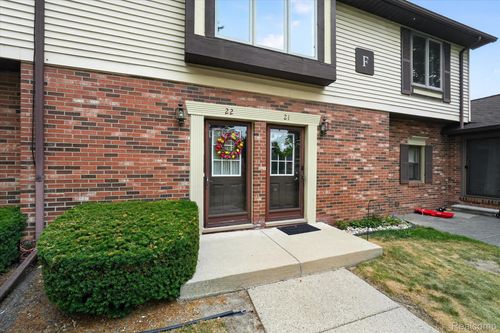 22-2321 London Bridge Dr, Rochester Hills, MI, 48307-4265 | Card Image