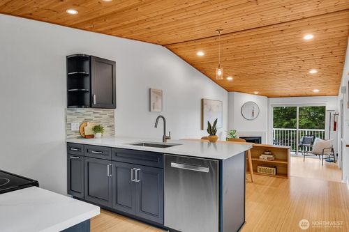 apt-c305-9484 Redmond Woodinville Rd Ne, Redmond, WA, 98052-3675 | Card Image