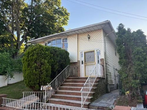 157 Hendrickson Ave, Elmont, NY, 11003-1255 | Card Image