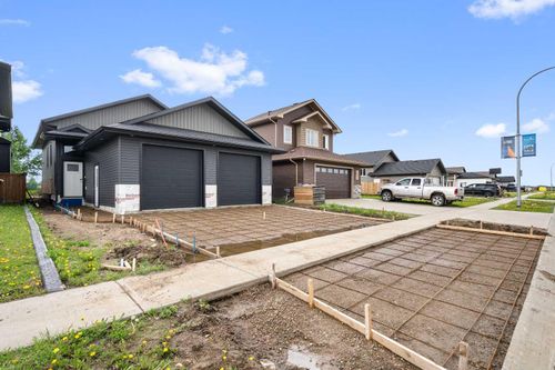 3701 70 Ave, Lloydminster, AB, T9V3T1 | Card Image
