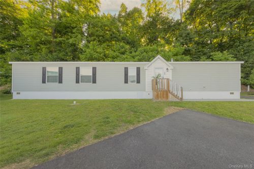 24 Leeward Ln, Stony Point, NY, 10980-1673 | Card Image