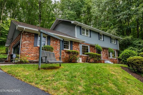 1126 W Outer Dr, Oak Ridge, TN, 37830-8611 | Card Image