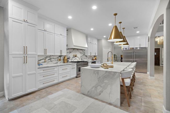Any chef's dream offering style while at the same time offering endless countertop space. | Image 13