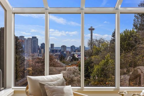 302-1231 5th Ave N, Seattle, WA, 98109-3368 | Card Image