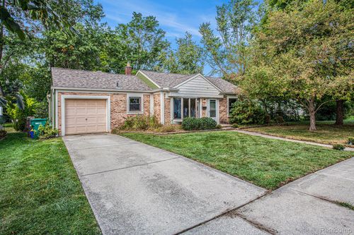 22547 Lilac St, Farmington, MI, 48336-4242 | Card Image