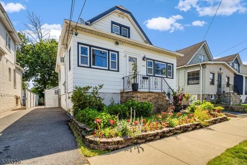 30 Zeliff Ave, Little Falls, NJ, 07424-1216 | Card Image