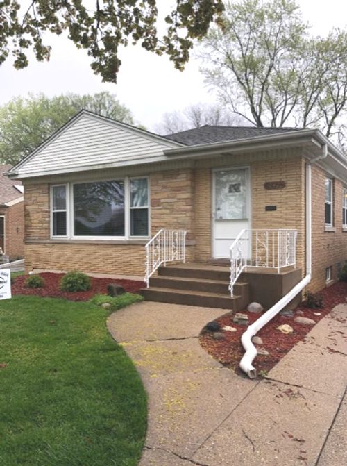 8717 Karlov Ave, Skokie, IL, 60076-2108 | Card Image