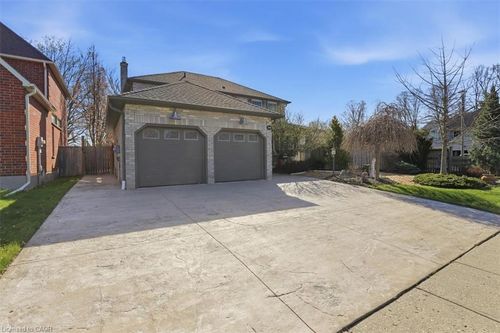 4 Brewster Pl, Cambridge, ON, N3C3V1 | Card Image