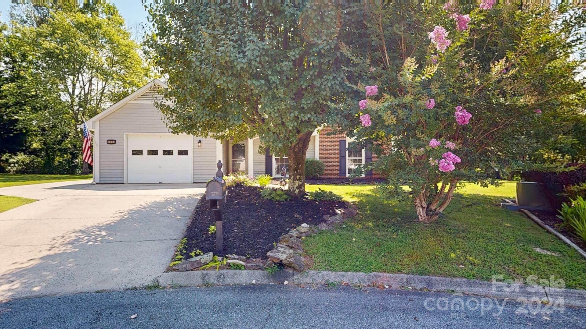 Woodlark Ct, Fletcher, NC 28732
