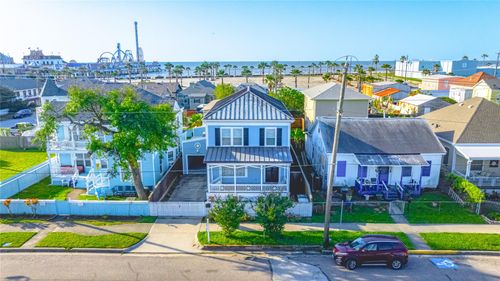 2611 Avenue Q, Galveston, TX, 77550-7852 | Card Image