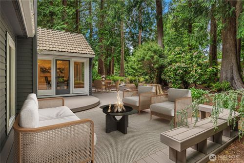 2231 Sahalee Dr E, Sammamish, WA, 98074-6318 | Card Image