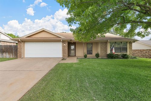 610 Angel Fire Dr, Hewitt, TX, 76643-3636 | Card Image
