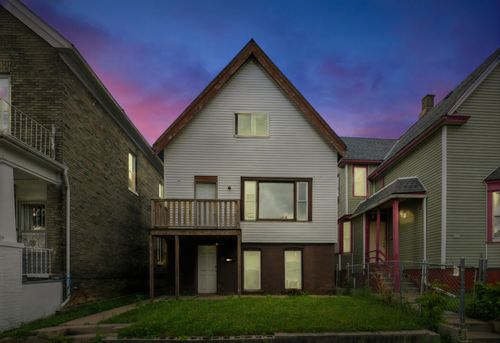 2071 S 12th St, Milwaukee, WI, 53204-3831 | Card Image