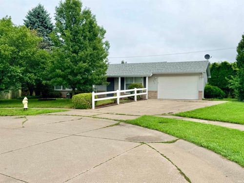 1517 Knoll Crest Dr, Kendallville, IN, 46755-2949 | Card Image