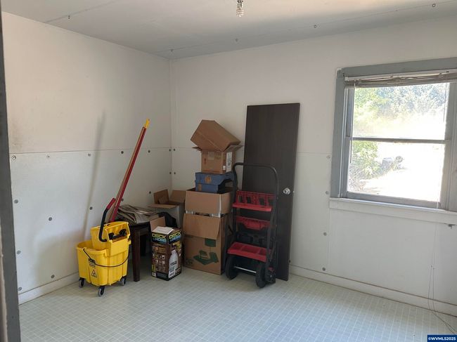 24404 Highway 20, House other with 3 bedrooms, 1 bathrooms and null parking in Philomath OR | Image 10
