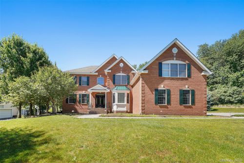 83 Saint Andrews Ln, East Fishkill, NY, 12533-8200 | Card Image