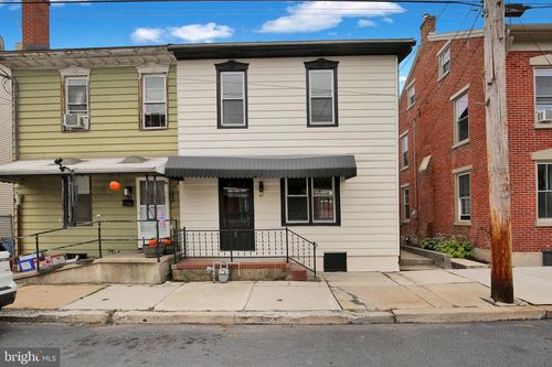 41 W Washington St, FLEETWOOD, PA, 19522-1309 | Card Image