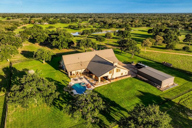 1224 Haines Rd, Home with 4 bedrooms, 7 bathrooms and 5 parking in Sheridan TX | Image 4