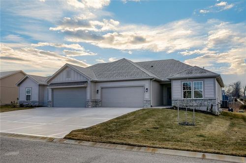 19715 W 196th St, Spring Hill, KS, 66083-8776 | Card Image