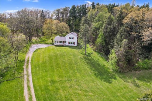 2300 Old Plank Rd, Milford, MI, 48381-3251 | Card Image