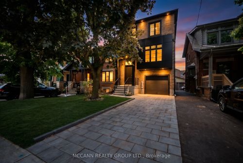 162 Arlington Ave, York, ON, M6C2Z2 | Card Image