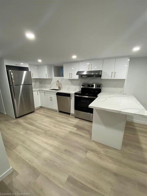 lower-215 Queen St S, Hamilton, ON, L8P3S9 | Card Image