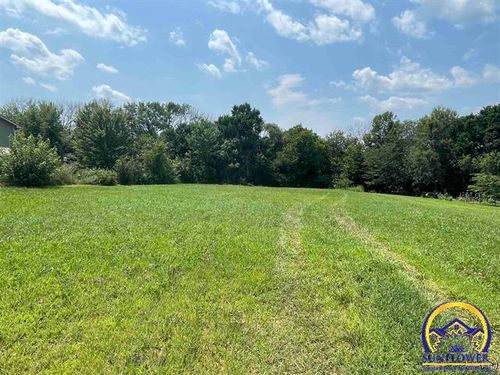 1604 Oak St, Valley Falls, KS, 66088-1252 | Card Image