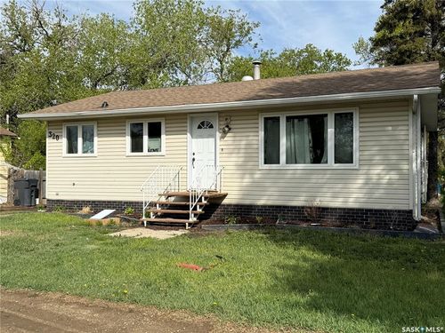 320 2nd St, Craik, SK, S0G0A3 | Card Image