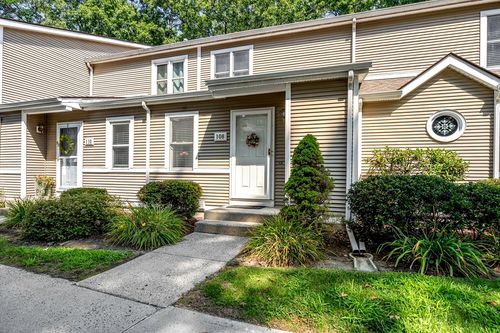 108-61 Abbey Memorial Dr, Chicopee, MA, 01020-1772 | Card Image