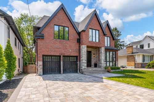 152 Wells St, Aurora, ON, L4G1T7 | Card Image