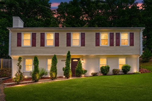 3030 Sedgefield Rd Sw, Roanoke, VA, 24015-4434 | Card Image