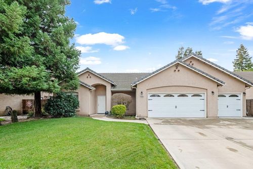 2303 S Conyer Ct, Visalia, CA, 93277-6681 | Card Image