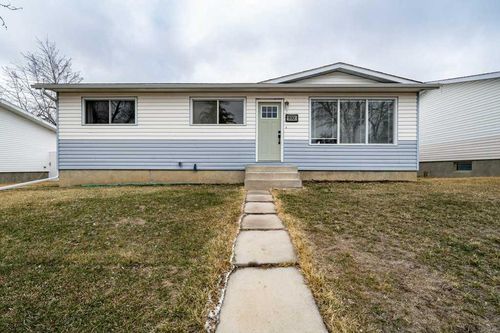 532 5 St Se, Redcliff, AB, T0J2P2 | Card Image