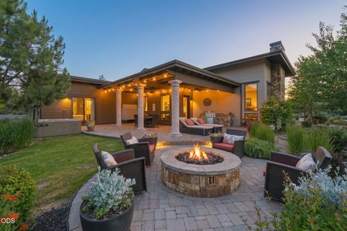 19372 Seaton Loop, Bend, OR, 97702-2996 | Card Image
