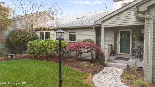 747 Greens, Dallas, PA, 18612-1864 | Card Image