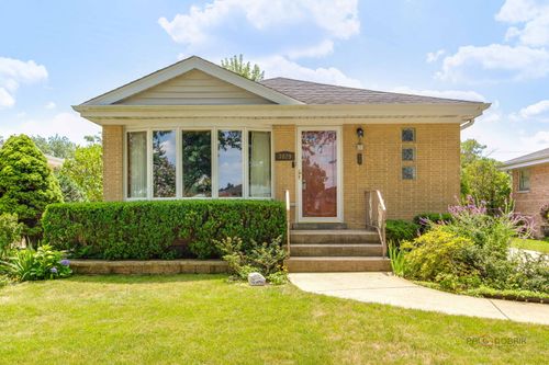 7029 W Kedzie St, Niles, IL, 60714-2630 | Card Image
