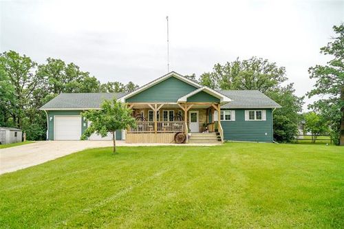24 S Ridge Dr, Grunthal, MB, R0A0R0 | Card Image